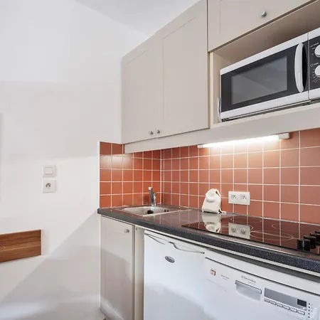 : Moderne 4 Pers Avec Parking Et Vue Sur Pistes - Fr-1-640-66 *